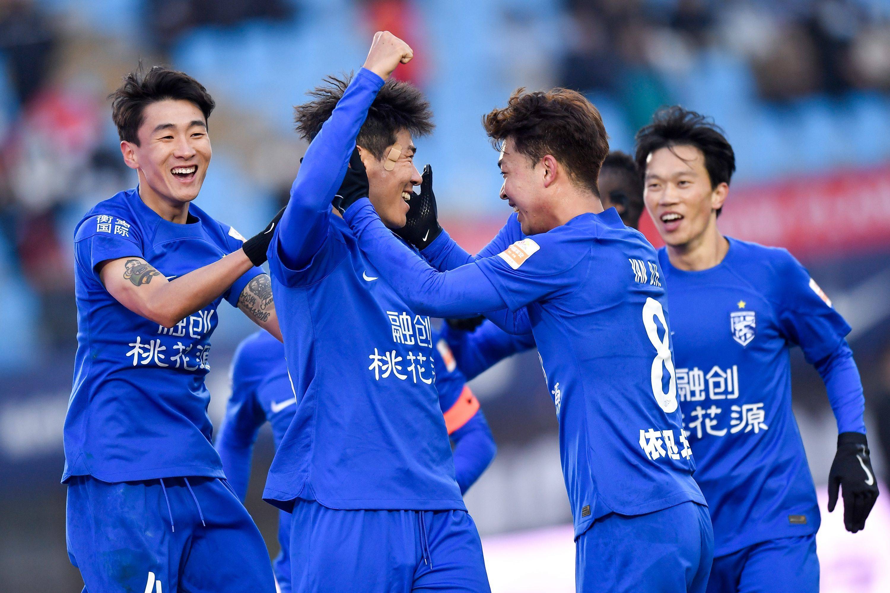 关于风云突变！武汉三镇关键时刻防线松动，中超版图或变，引发热议，资深球员宣示担当的信息