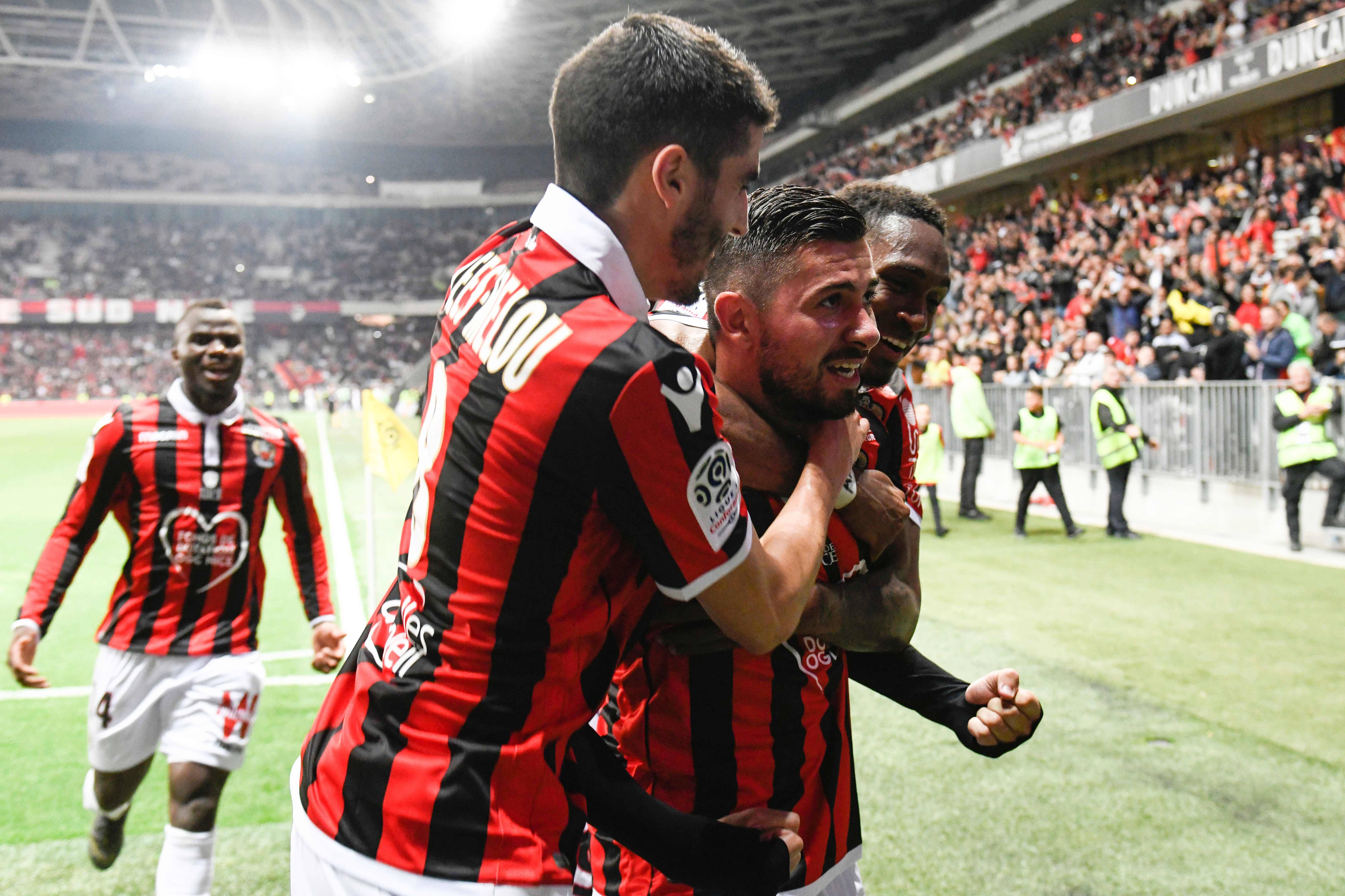 包含今晨法甲焦点战，曼城官宣签约，悬念犹存，赛季目标并未改变的词条